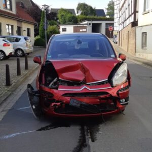 Read more about the article Auslaufende Betriebsmittel nach Verkehrsunfall