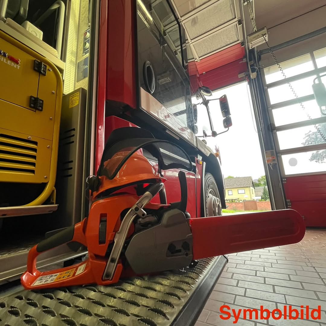 Du betrachtest gerade TH0 – Baum auf Straße